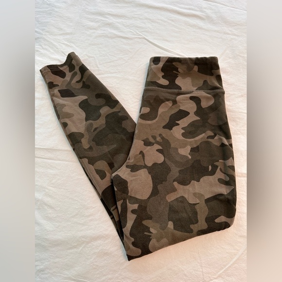 Wild Fable Camouflage Leggings Size Medium - Picture 4 of 6